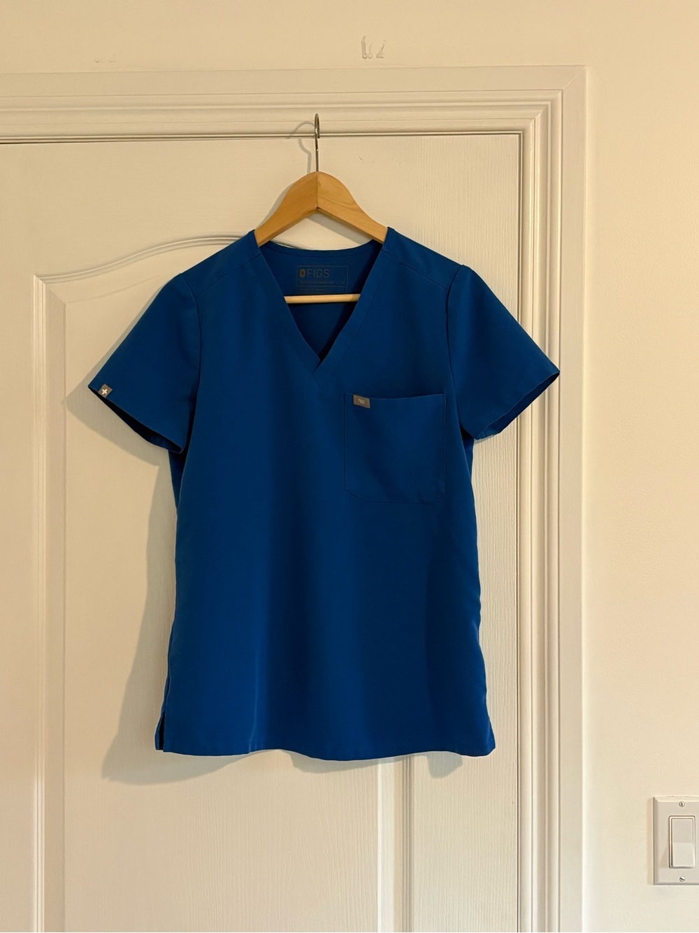 FIGS Catarina Scrub Top & Zamora Jogger Scrub Pants Set – Royal Blue XS - Picture 2 of 9